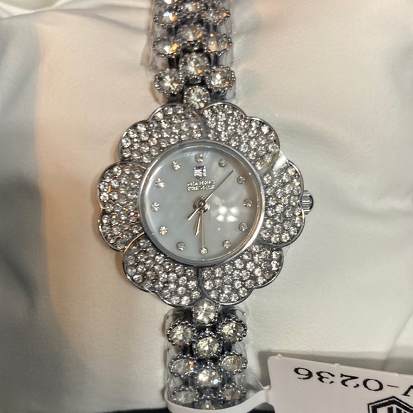 Invicta Accessories - Montres Prestige X Invicta
Women's Watch, model number MPW-0236. 28MM Steel